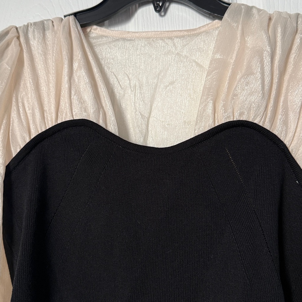Elegant Black and Cream Women's Top - Picture 2 of 3